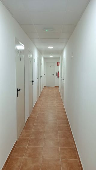 Venta de trasteros nuevos a estrenar en todo el centro de Córdoba,dispone de varios trasteros de diferentes tamaños,la puerta principal está brindada para una mayor seguridad,dispone de agua .
