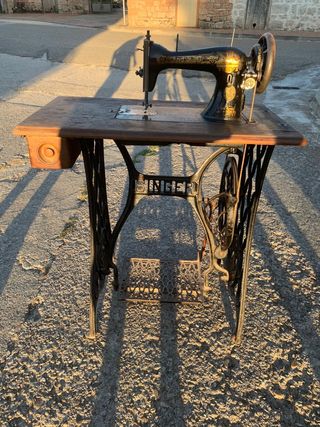 Maquina de coser antigua Singer