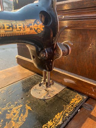 Maquina de coser antigua Singer
