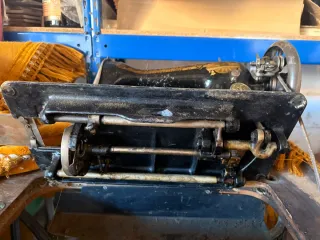 Maquina de coser antigua Singer