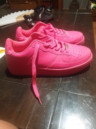 Zapatillas rosas para andar por calle