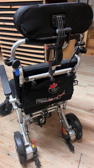 Silla de ruedas eléctrica plegable