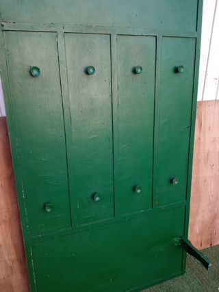 Imitación de puerta antigua de madera 