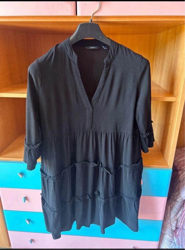 Abito da donna a balze nero linea ad A