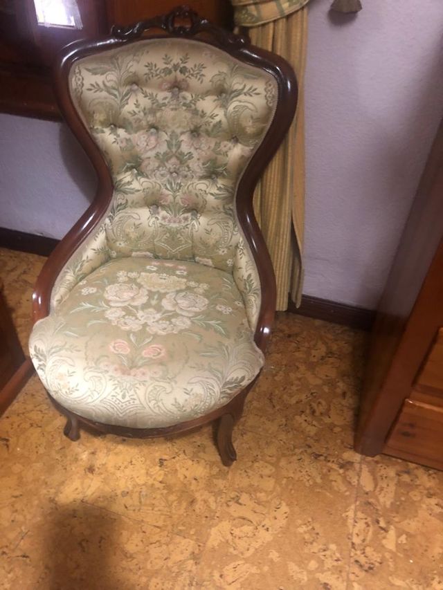 Bonito y elegante sillón de dormitorio