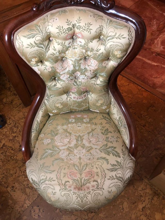 Bonito y elegante sillón de dormitorio