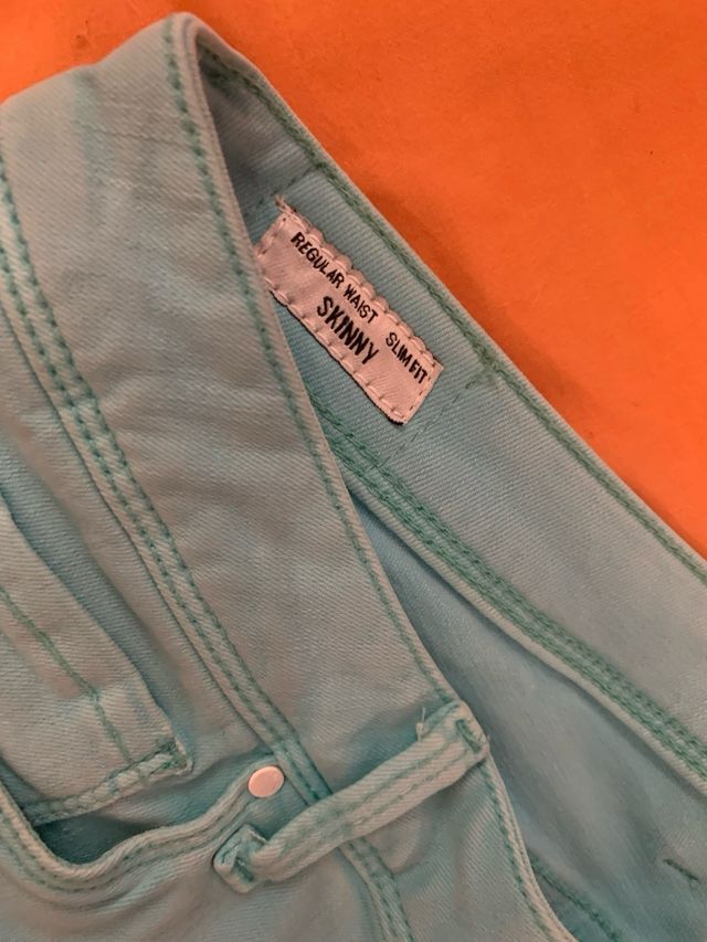Pantalones skinny azul turquesa