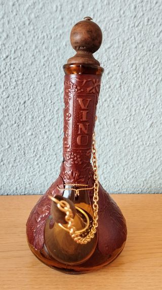 Porrón antiguo de vino