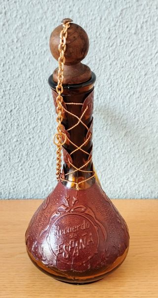 Porrón antiguo de vino