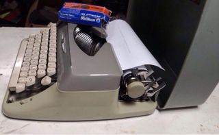 máquinas de escribir de varios modelos.