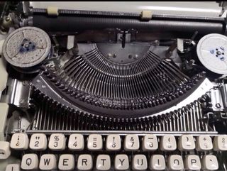 máquinas de escribir de varios modelos.