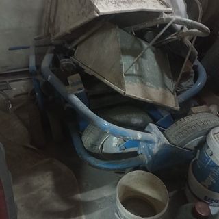 Herramienta de construccion. EN JUMILLA (MURCIA)