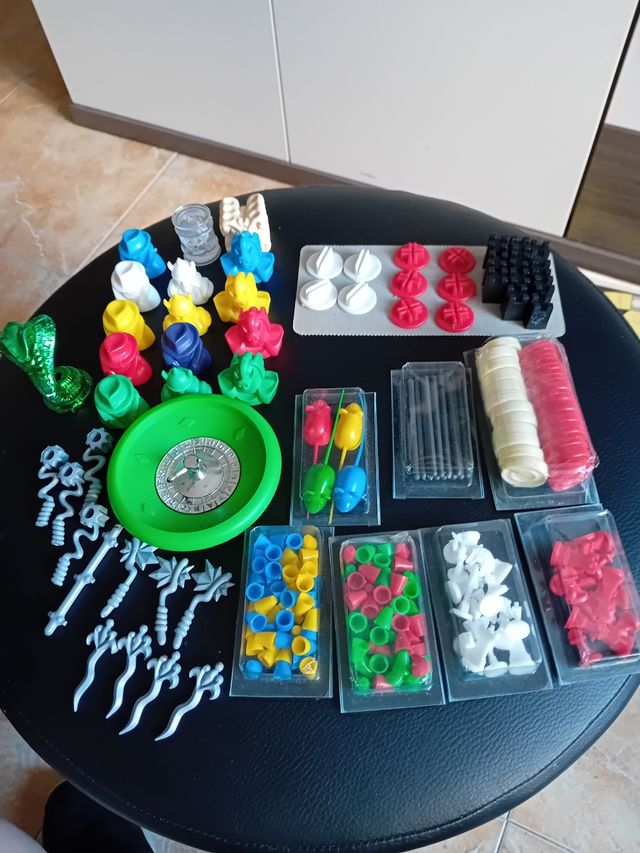 Fichas, cartas, tableros de juegos