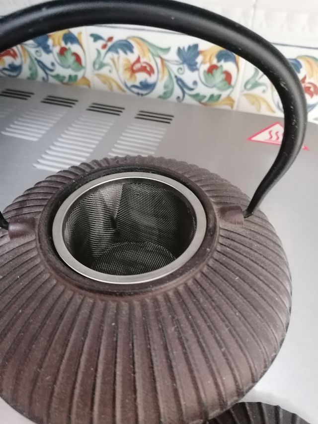 TETERA JAPONESA HIERRO FUNDIDO