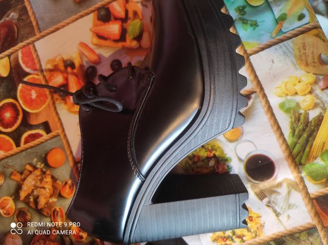 Scarpe donna con comodo tacco alto e gro