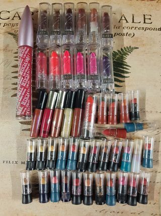 Maquillaje pintalabios sombras coloretes