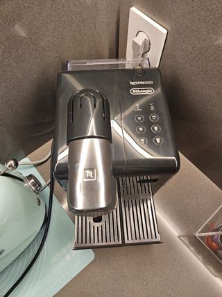 Cafetera Nespresso Delonghi