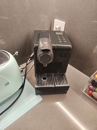 Cafetera Nespresso Delonghi