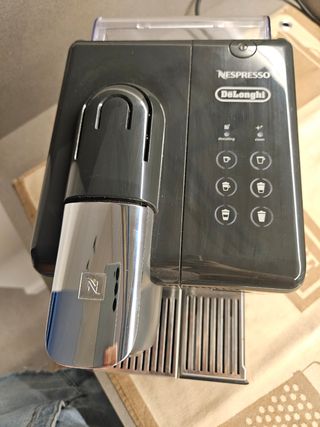 Cafetera Nespresso Delonghi