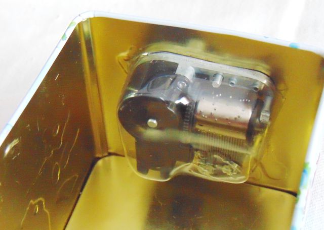 Scatola metallo con carillon