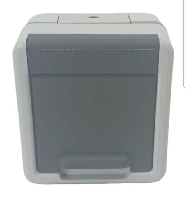 NUEVO Enchufe con tapa, intemperie GIRA 044030