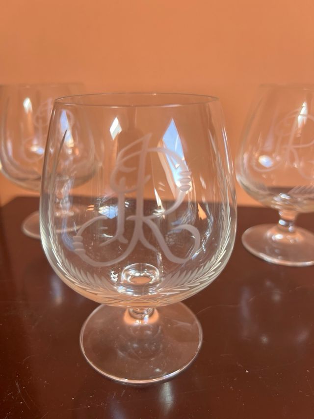 Set di tazze intagliate