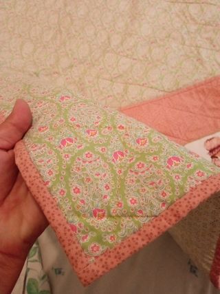 Colcha cuna hecha a mano