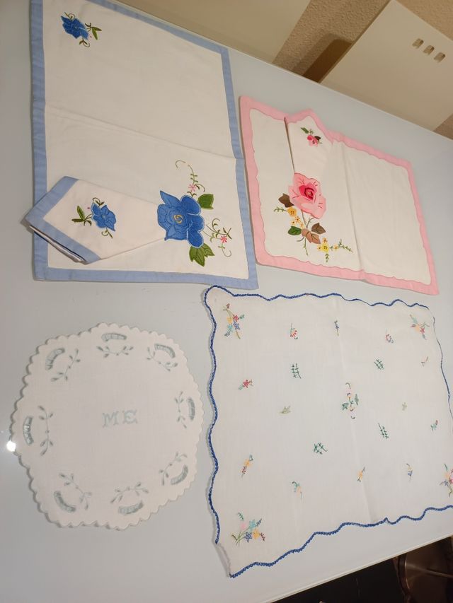 Tapetes bordados , antiguos 