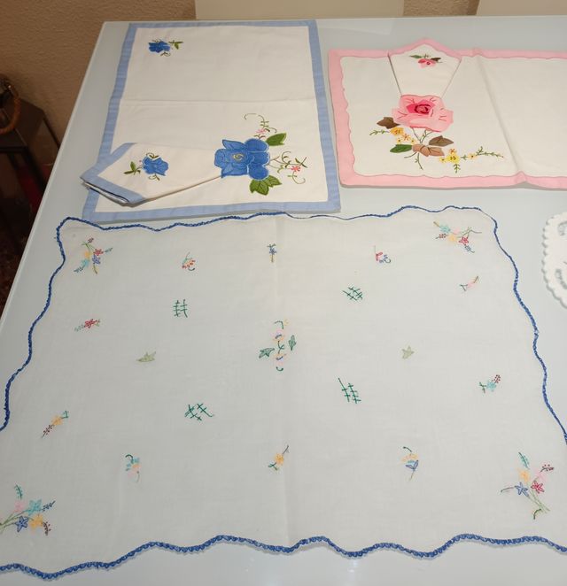 Tapetes bordados , antiguos 