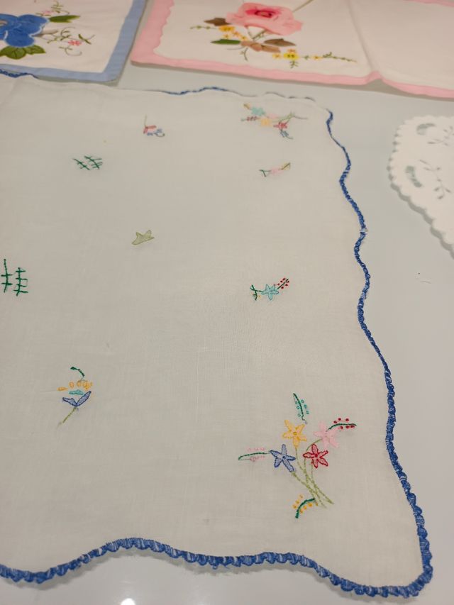 Tapetes bordados , antiguos 