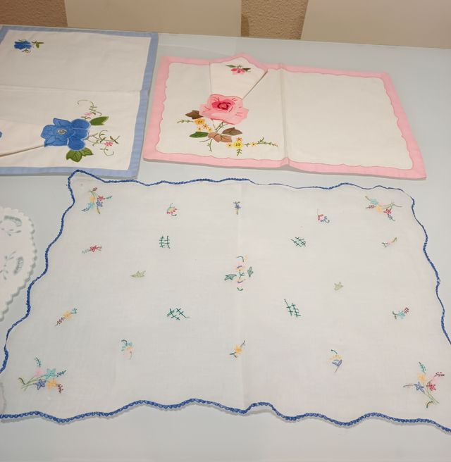 Tapetes bordados , antiguos 