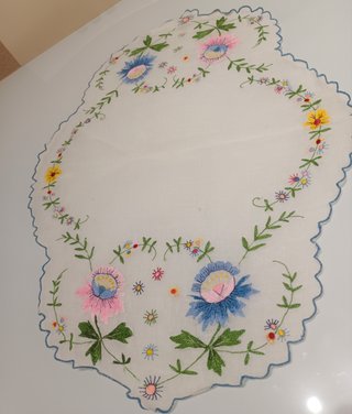 Tapetes bordados , antiguos