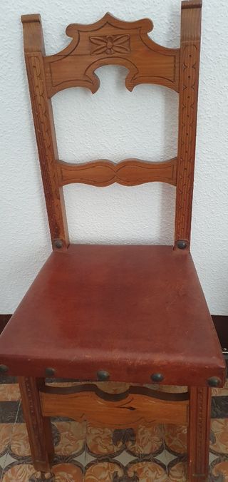 Pareja sillas antiguas talladas de epoca cuero