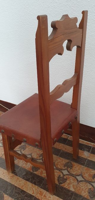 Pareja sillas antiguas talladas de epoca cuero