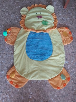 Alfombra de juegos bebé - León