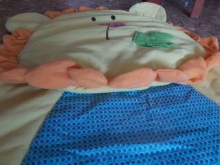 Alfombra de juegos bebé - León