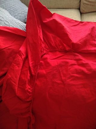 Sabana bajera de color rojo