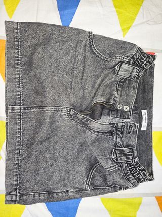 VENDO LOTE 5 MINIFALDAS Y PANTALON 3/4.