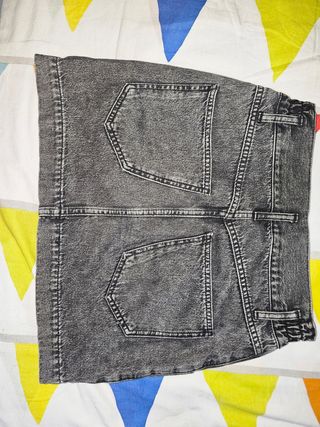 VENDO LOTE 5 MINIFALDAS Y PANTALON 3/4.
