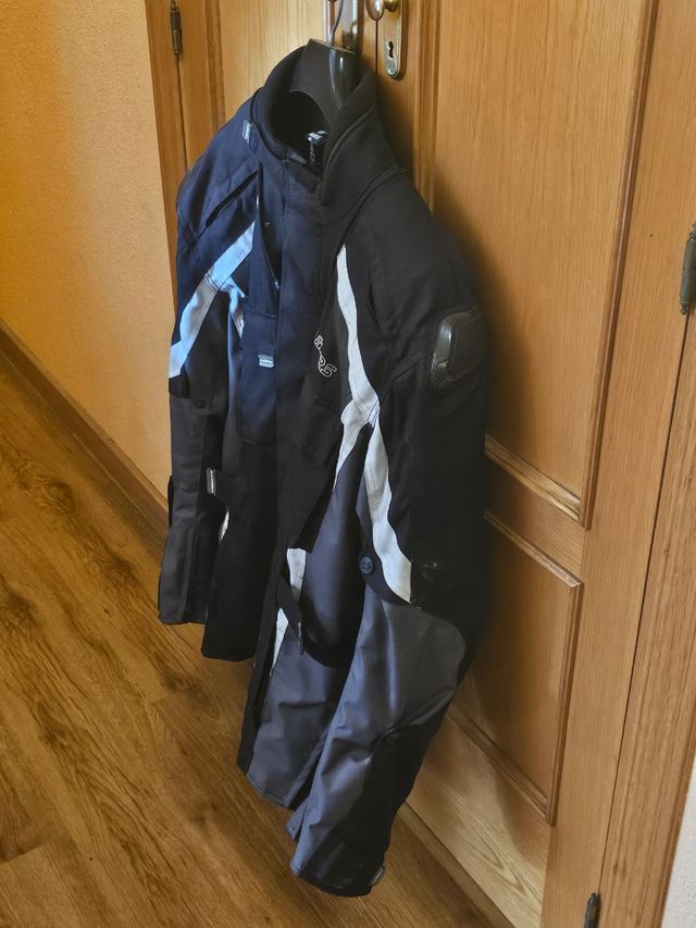 Cazadora moto con protecciones hombre