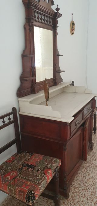 CAJONERA ANTIGUA CON ESPEJO