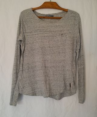 Camiseta Bershka. 