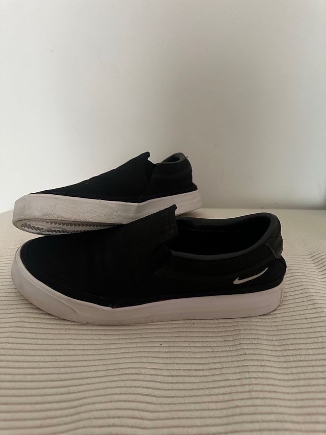 Slip-on Nike Legacy nere