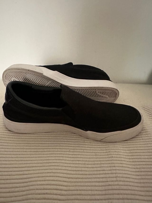 Slip-on Nike Legacy nere