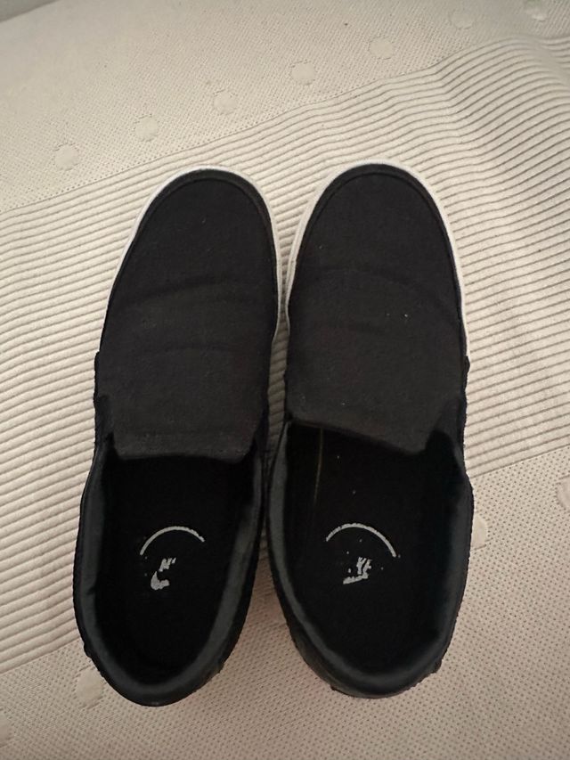 Slip-on Nike Legacy nere