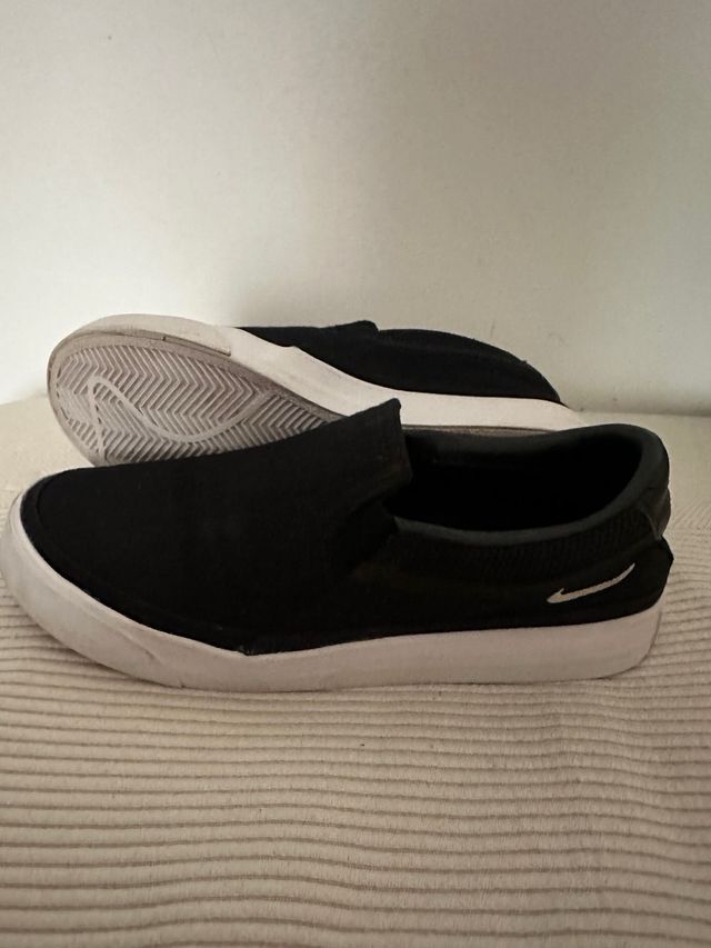 Slip-on Nike Legacy nere