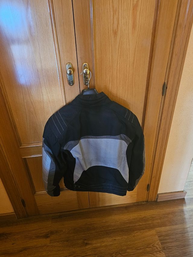 Cazadora moto mujer con protecciones