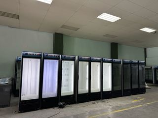 Nevera expositora de una puerta bebidas 