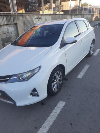Toyota Auris 2015
