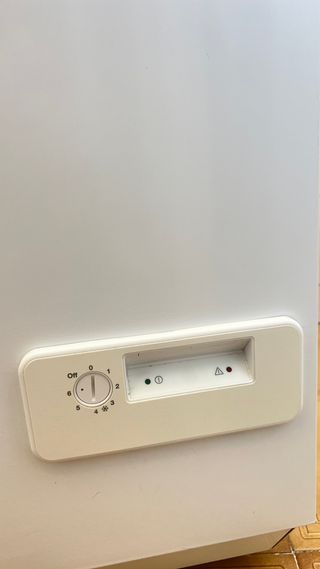 Bonito Arcon congelador blanco horizontal.